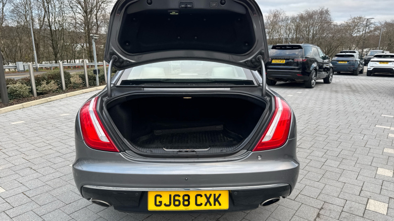 Jaguar XJ 3.0d V6 Portfolio 4dr Auto Diesel Saloon